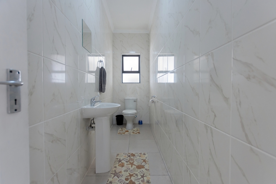 4 Bedroom Property for Sale in Harbour Heights Western Cape